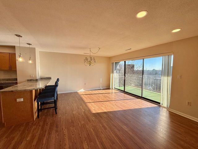 1006 Paradise Rd 3R, Swampscott, MA 01907