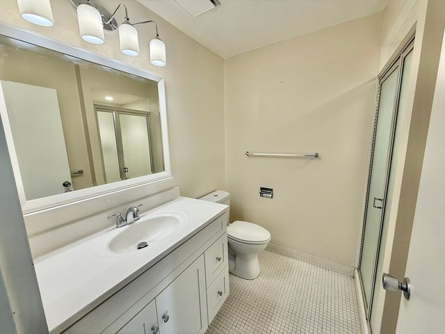 1006 Paradise Rd 3R, Swampscott, MA 01907