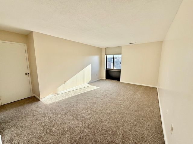 1006 Paradise Rd 3R, Swampscott, MA 01907