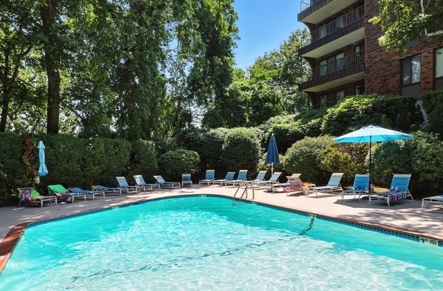 1006 Paradise Rd 3R, Swampscott, MA 01907