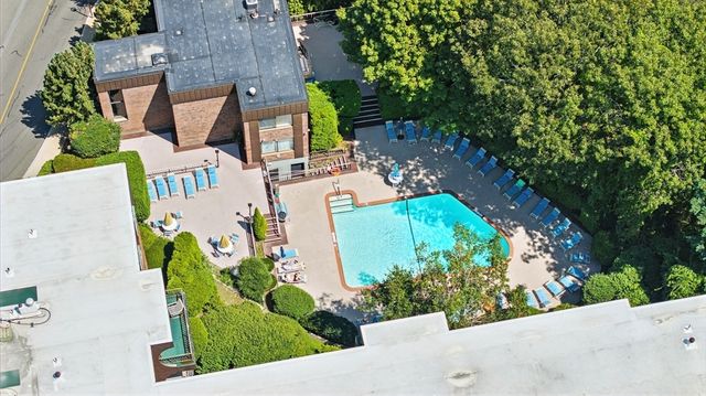 1006 Paradise Rd 3R, Swampscott, MA 01907