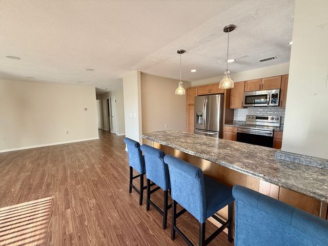 1006 Paradise Rd 3R, Swampscott, MA 01907