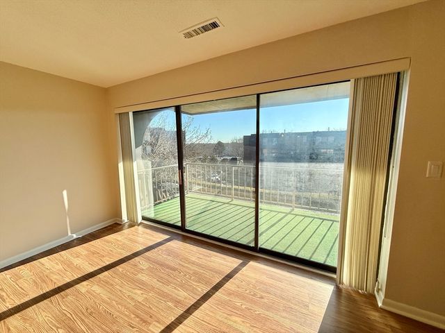 1006 Paradise Rd 3R, Swampscott, MA 01907