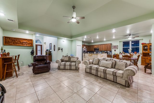285 CR 2471, Hondo, TX 78861