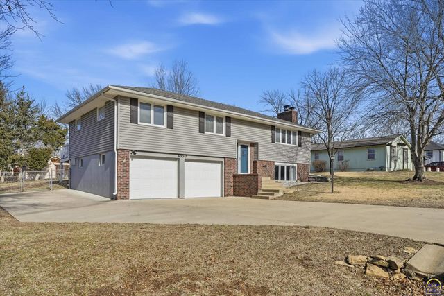 4330 SE 26th TER, Topeka, KS 66605