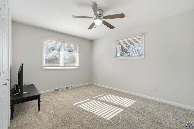 4330 SE 26th TER, Topeka, KS 66605