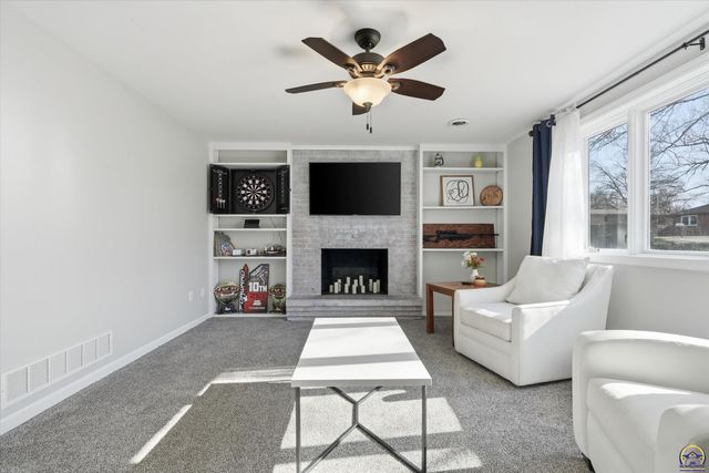 4330 SE 26th TER, Topeka, KS 66605