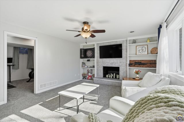 4330 SE 26th TER, Topeka, KS 66605