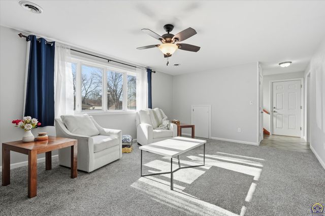 4330 SE 26th TER, Topeka, KS 66605