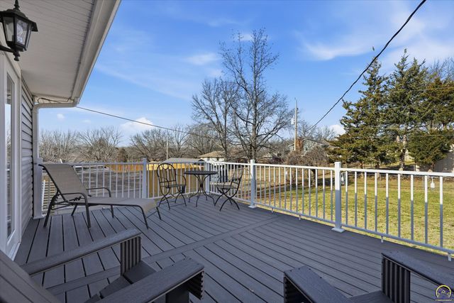 4330 SE 26th TER, Topeka, KS 66605