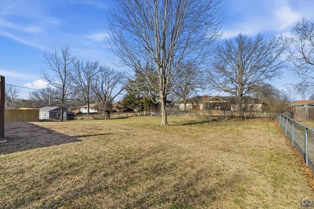 4330 SE 26th TER, Topeka, KS 66605