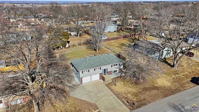 4330 SE 26th TER, Topeka, KS 66605