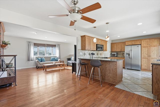 4330 SE 26th TER, Topeka, KS 66605