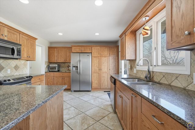 4330 SE 26th TER, Topeka, KS 66605