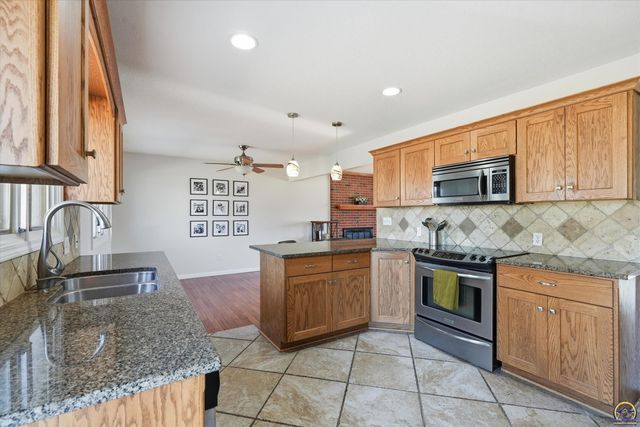 4330 SE 26th TER, Topeka, KS 66605