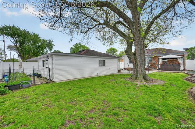 20819 Revere Street, Saint Clair Shores, MI 48080
