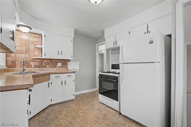 144 Roosevelt Avenue, Elyria, OH 44035