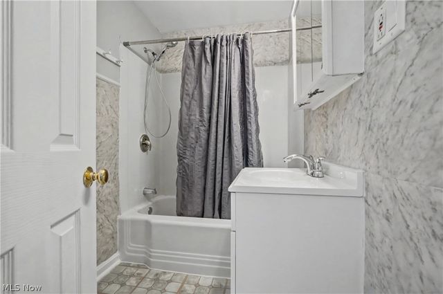 144 Roosevelt Avenue, Elyria, OH 44035