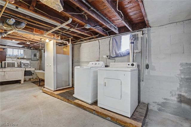 144 Roosevelt Avenue, Elyria, OH 44035