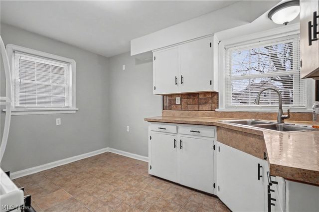 144 Roosevelt Avenue, Elyria, OH 44035