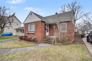 144 Roosevelt Avenue, Elyria, OH 44035