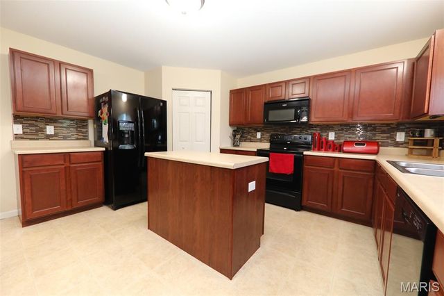 1701 Shade Tree Court, Belleville, IL 62226