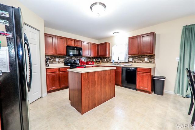1701 Shade Tree Court, Belleville, IL 62226