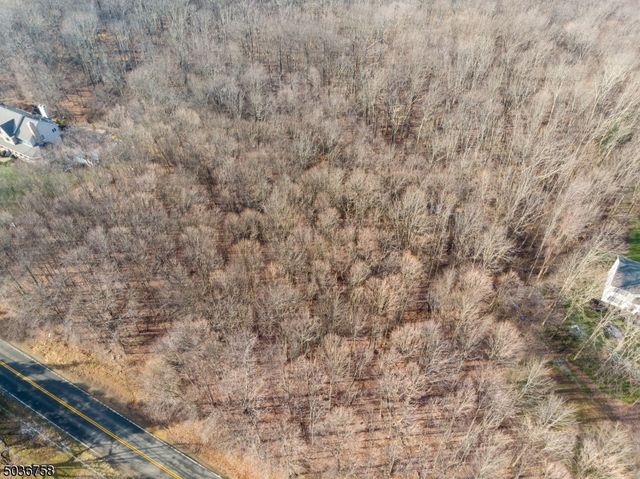 28 W Springtown Rd, Washington Twp., NJ 07853