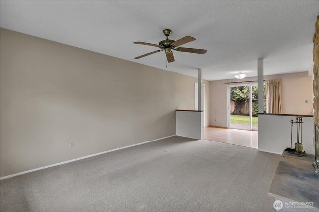 921 S 262nd Place, Des Moines, WA 98198