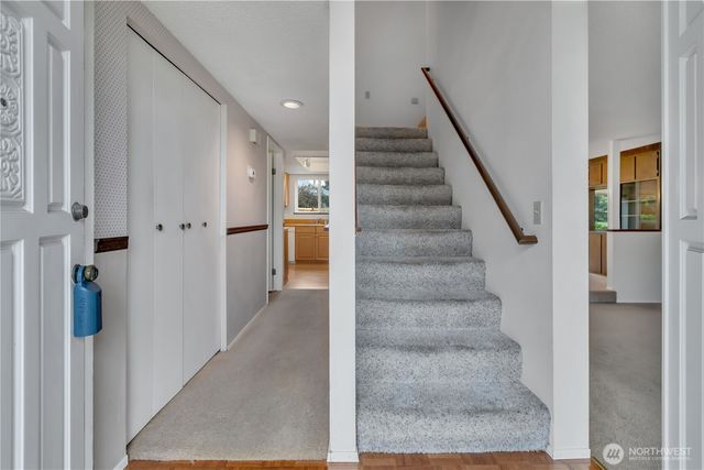 921 S 262nd Place, Des Moines, WA 98198