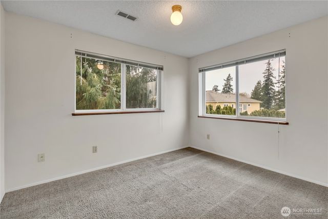 921 S 262nd Place, Des Moines, WA 98198