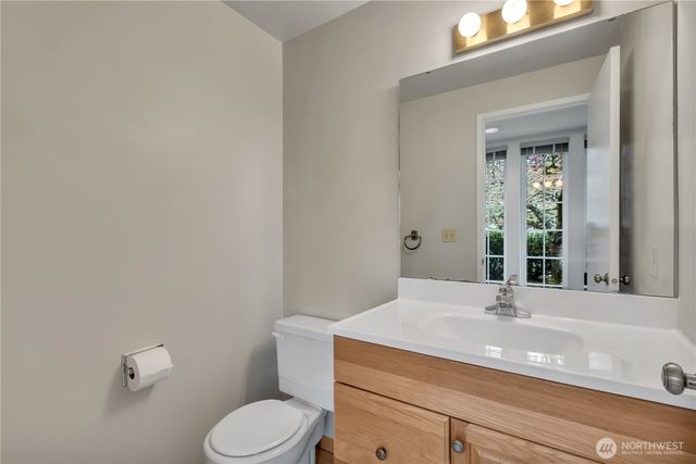 921 S 262nd Place, Des Moines, WA 98198