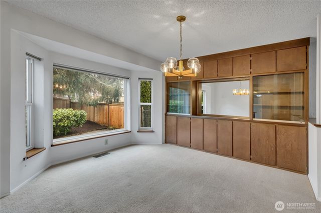 921 S 262nd Place, Des Moines, WA 98198