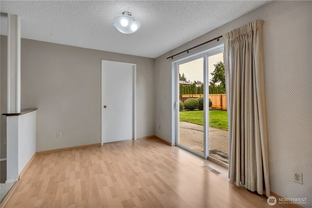 921 S 262nd Place, Des Moines, WA 98198