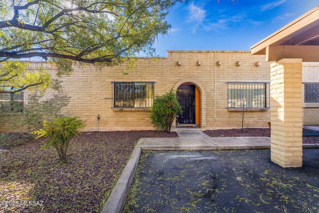 2825 W Jennie Lane, Tucson, AZ 85713