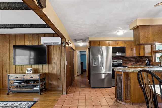 17 Salina Avenue, Johnston, RI 02919