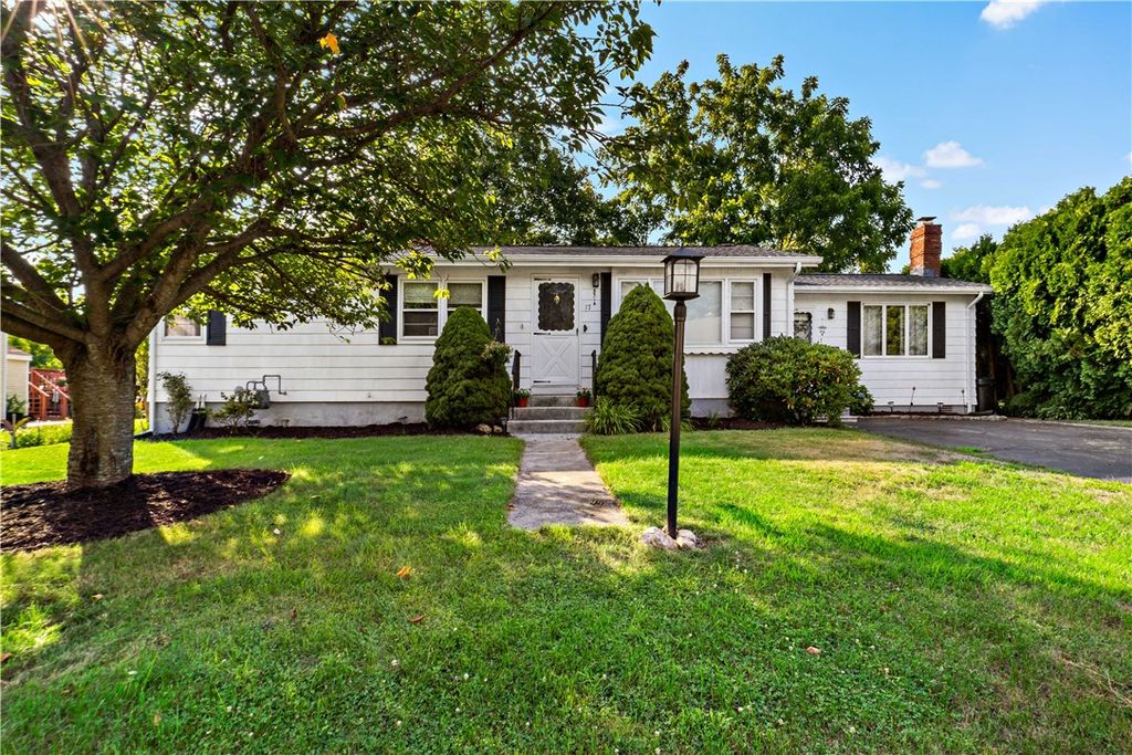 17 Salina Avenue, Johnston, RI 02919