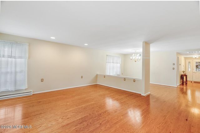 13 Turnbridge Row, Manchester, NJ 08759