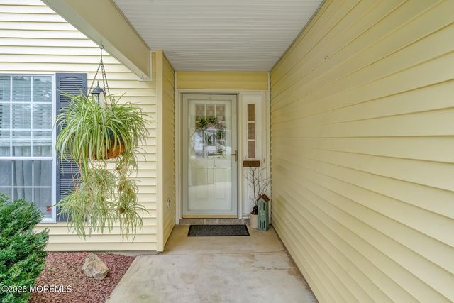 13 Turnbridge Row, Manchester, NJ 08759