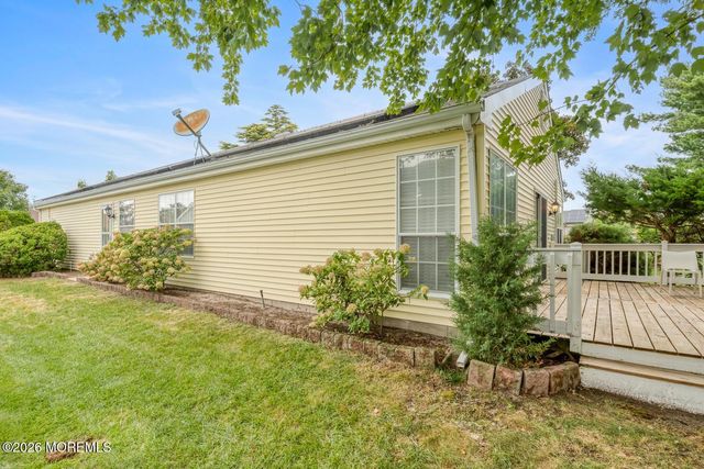 13 Turnbridge Row, Manchester, NJ 08759