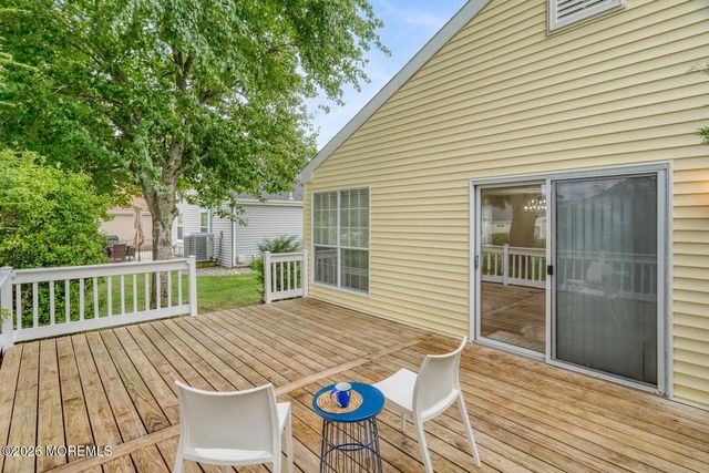 13 Turnbridge Row, Manchester, NJ 08759