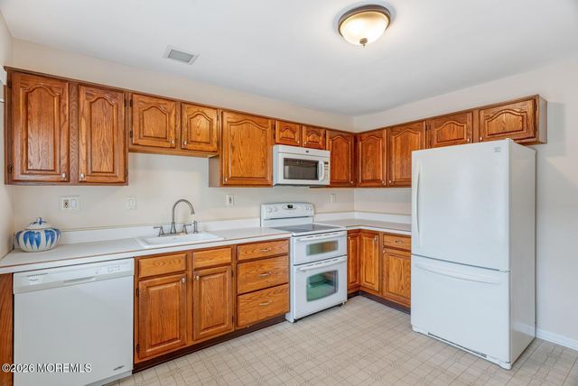 13 Turnbridge Row, Manchester, NJ 08759