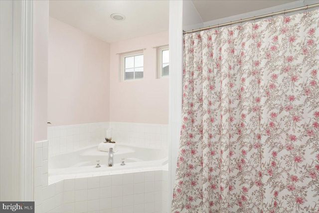 415 RICHWOOD HALL RD, Kearneysville, WV 25430