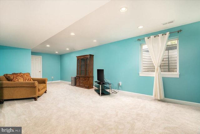 415 RICHWOOD HALL RD, Kearneysville, WV 25430