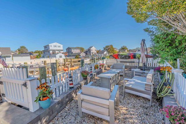 7 Meadow Lane, Amityville, NY 11701