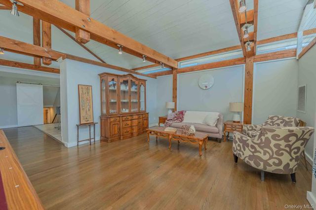 7 Meadow Lane, Amityville, NY 11701