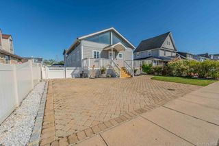 7 Meadow Lane, Amityville, NY 11701