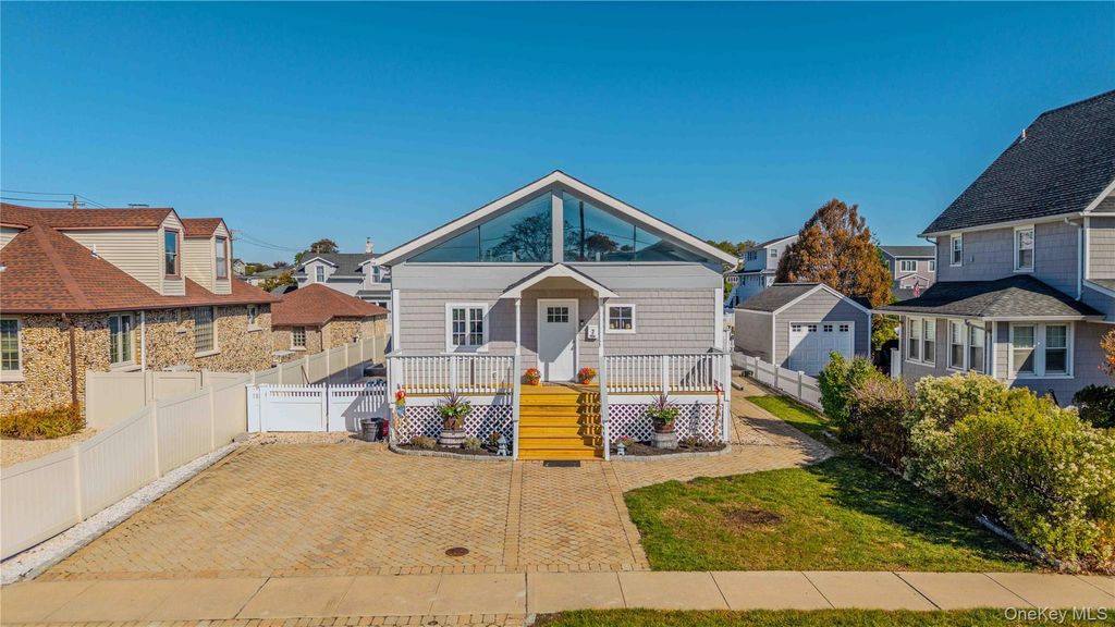 7 Meadow Lane, Amityville, NY 11701 — photo 2