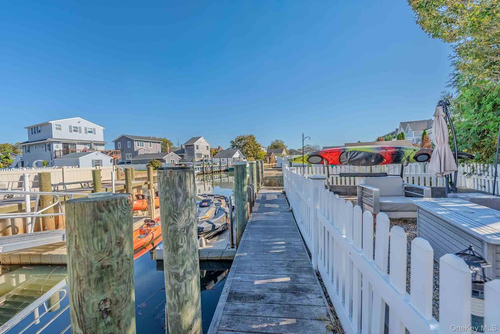 7 Meadow Lane, Amityville, NY 11701 — photo 4