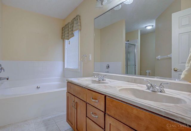 1420 Alexander Drive, Hamilton, OH 45013